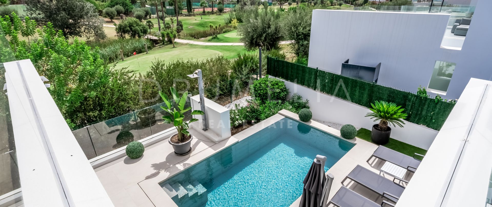 Gloednieuwe eerstelijns Golf Moderne Luxe Villa in het mooie El Campanario, Estepona