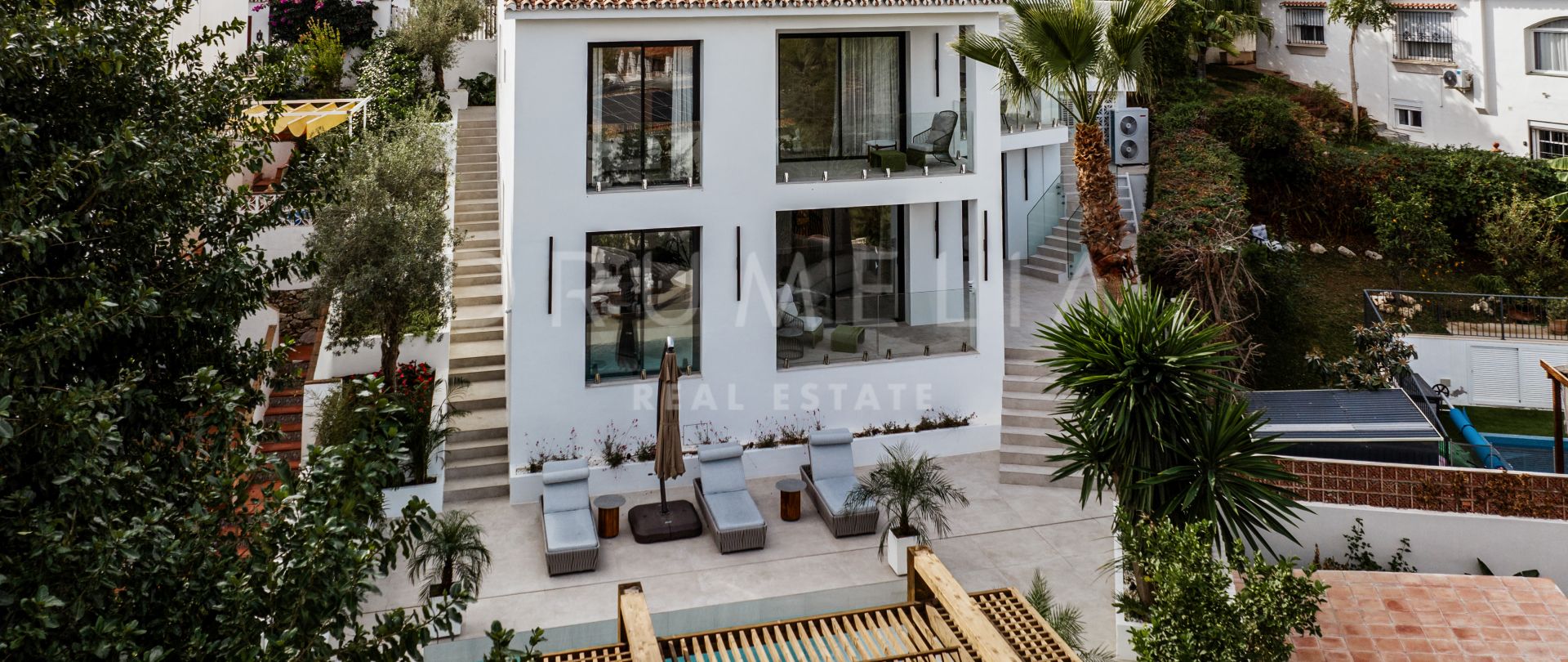 Odnowiona nowoczesna luksusowa willa z prywatnym basenem i widokiem na La Concha w Nueva Andalucia, Marbella