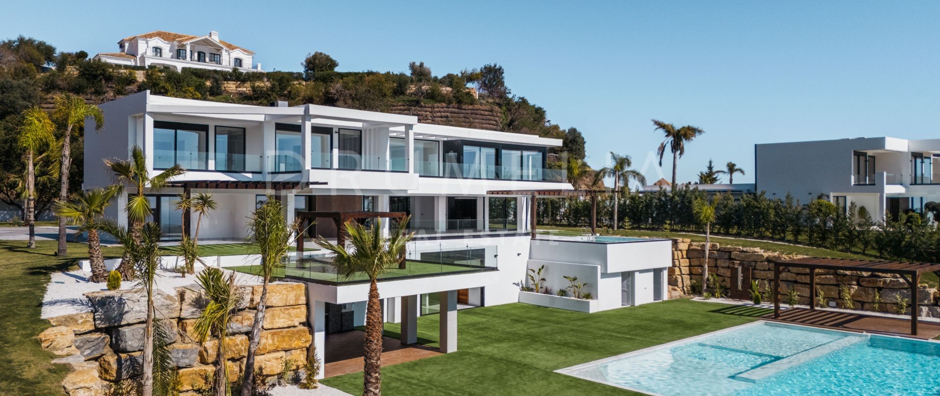 Moderne og splitter ny villa med havutsikt i Marbella Club Golf Resort, Benahavís