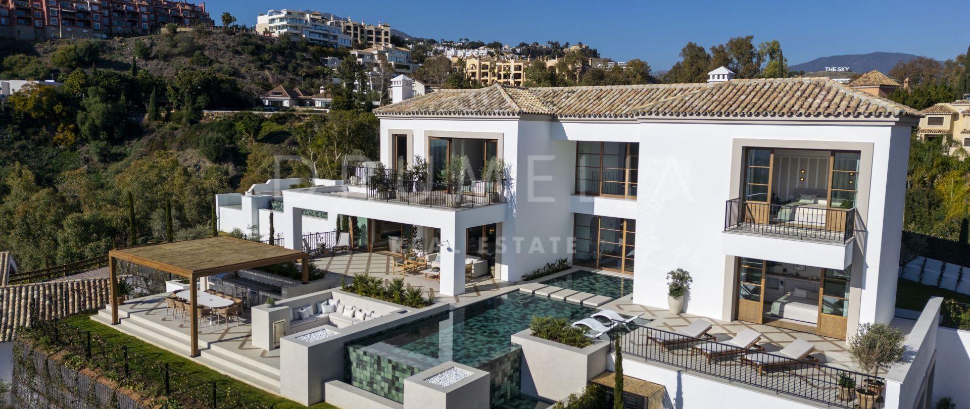 Extraordinär bostad i Hacienda-stil med panoramautsikt över havet, La Quinta