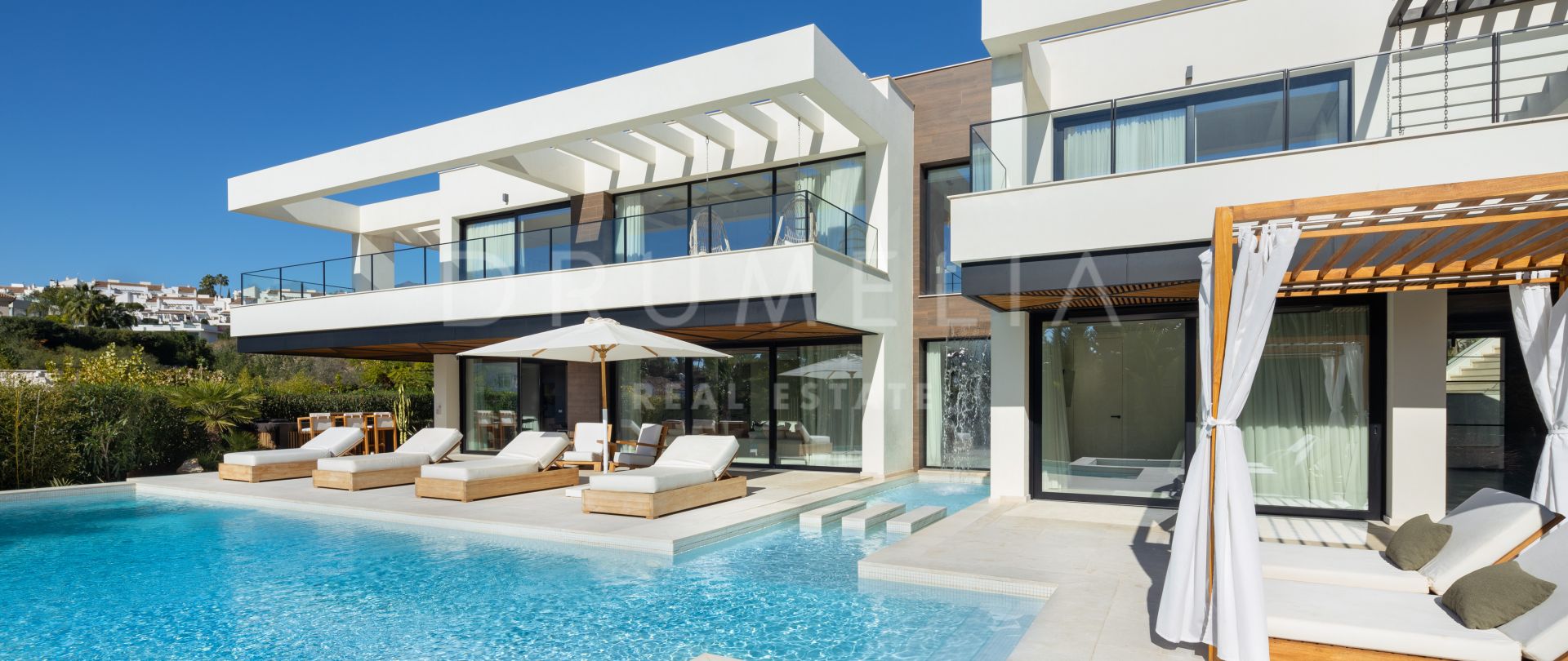 Villa de lujo y moderna en venta en La Cerquilla, Marbella