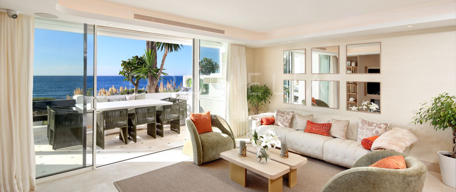 Appartement op de begane grond aan het strand met adembenemend uitzicht op zee in Marina Puente Romano.