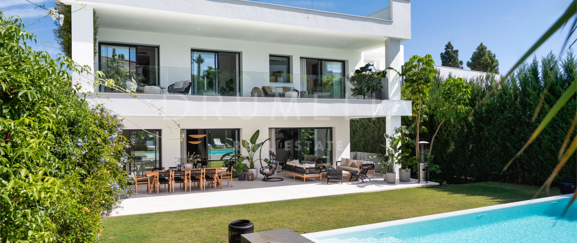 Luxueuse villa de 5 chambres avec terrasse sur le toit à vendre à Puerto Banús, Marbella