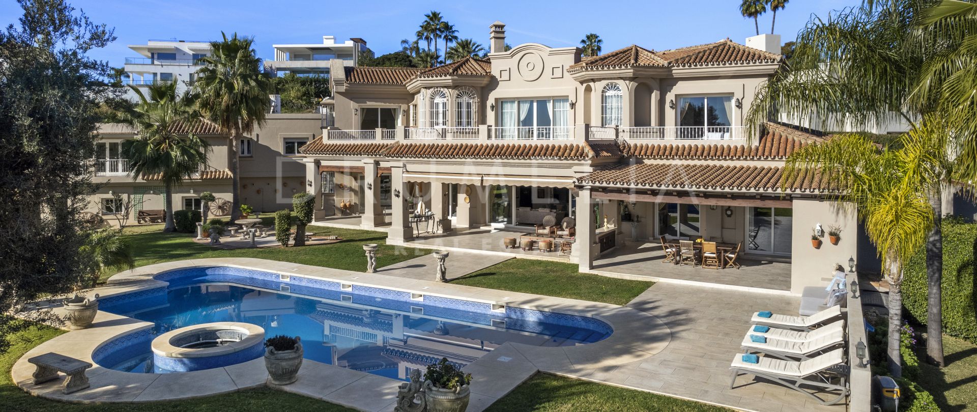 Spektakulär klassisk lyxig villa till salu i Haza Del Conde, Nueva Andalucia, Marbella