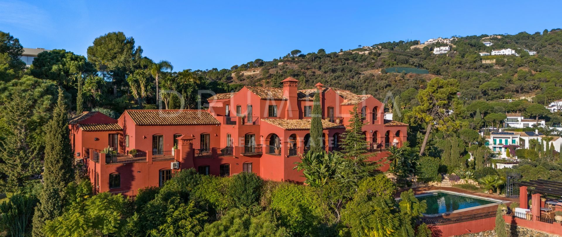 Villa i andalusisk stil til salgs i hjertet av El Madroñal, Behanavis