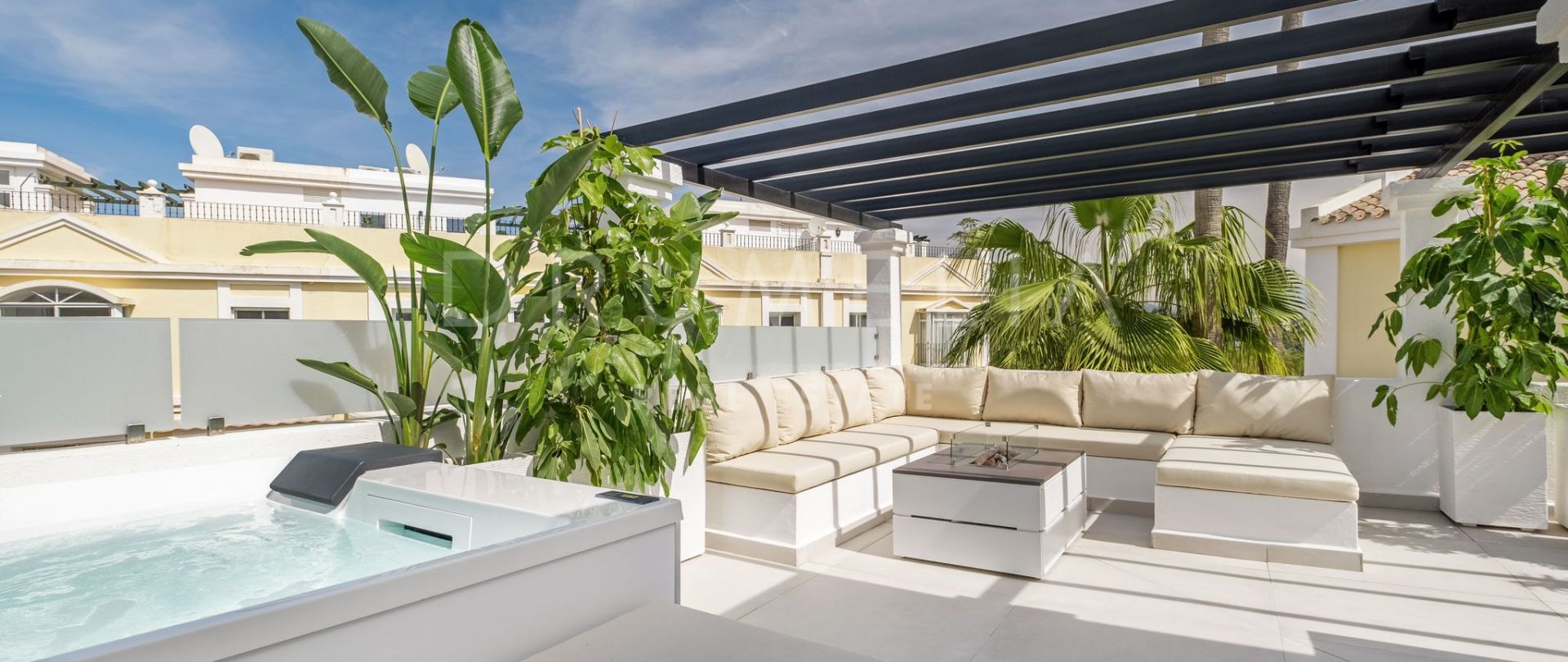 Maison de ville de luxe à trois niveaux dans les Aloha Gardens, Nueva Andalucia Marbella