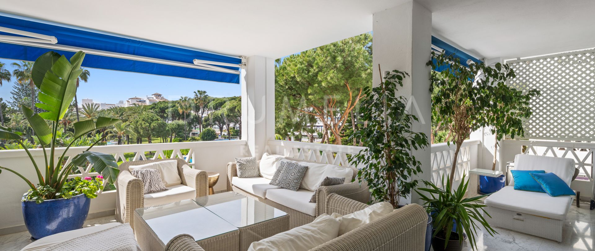 Vacker lägenhet till salu i den prestigefyllda urbaniseringen Playas del Duque, Puerto Banus Marbella