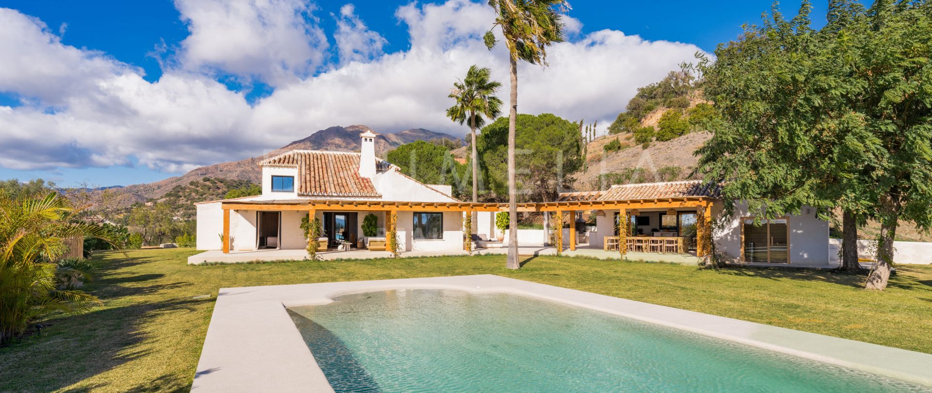 Villa i avsidesliggende landlige omgivelser med panoramautsikt over havet, Estepona