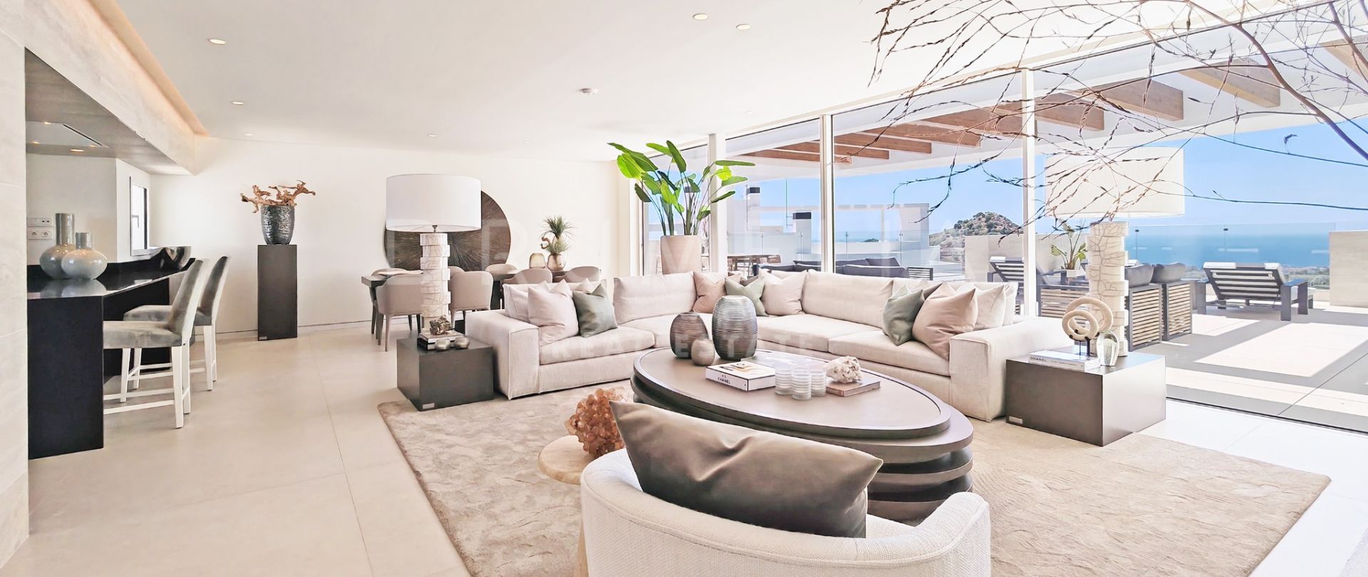 Ekskluzywny luksusowy dwupoziomowy penthouse z 3 sypialniami i panoramicznym widokiem na morze w Ojen
