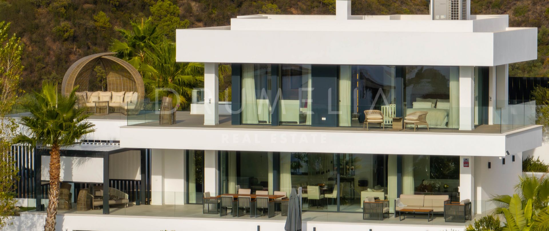 Moderne villa op toplocatie met panoramisch uitzicht in Nueva Andalucía, Marbella
