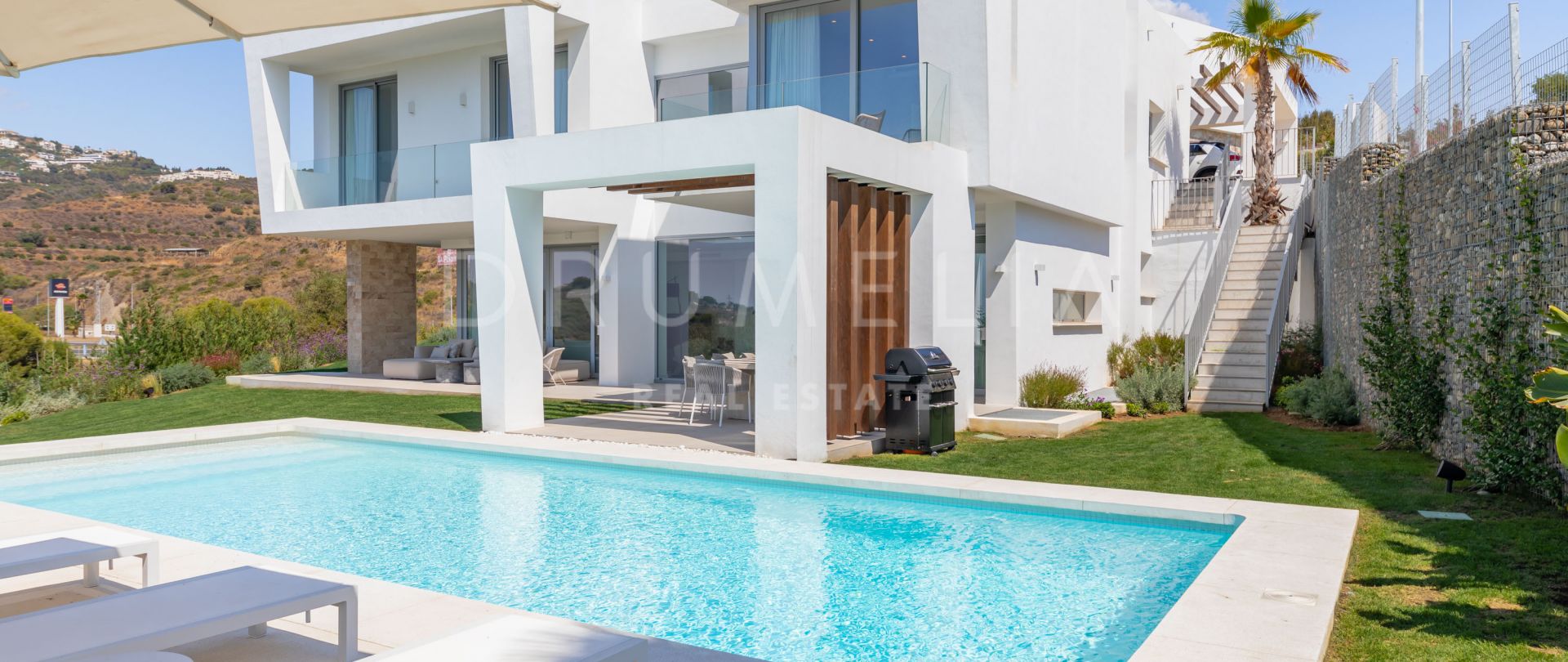 Luxurious Modern Villa with Sea Views and Close to Golf in Santa Clara, Marbella East