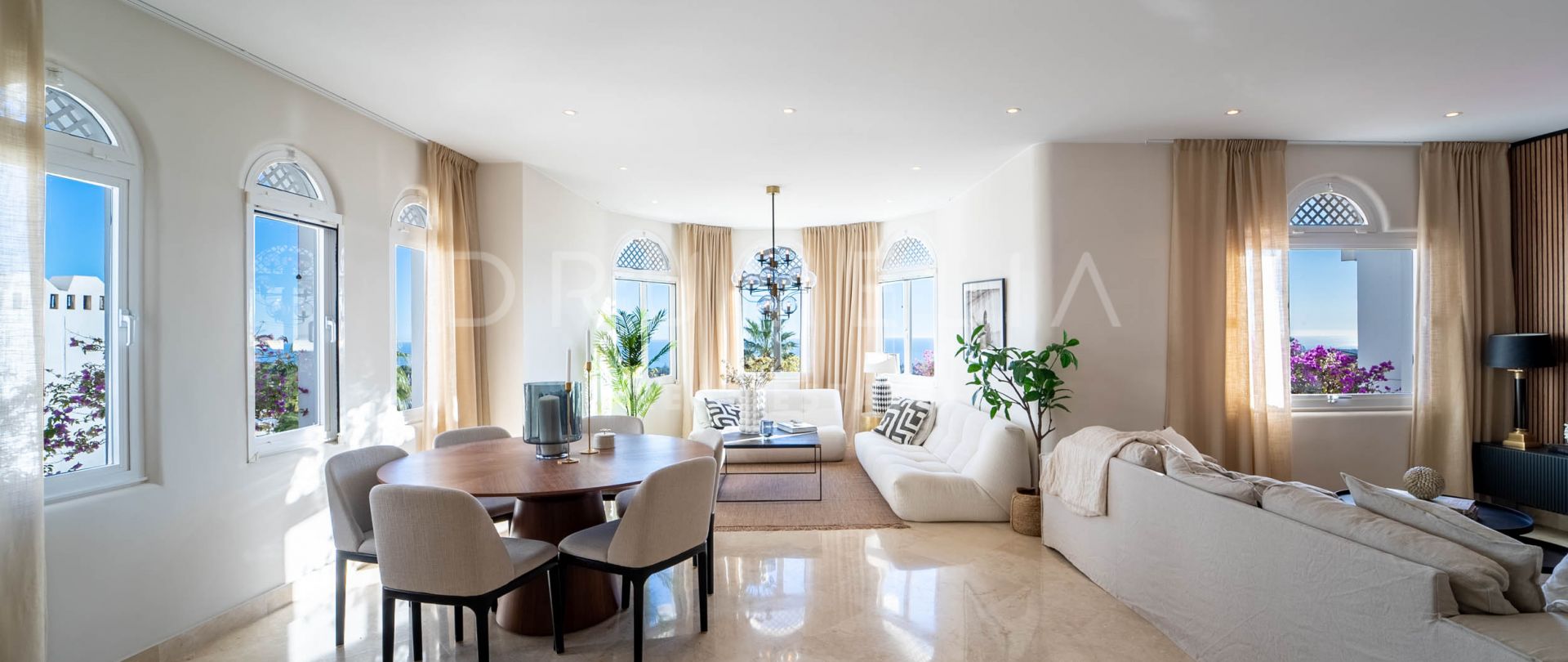 Duplex Penthouse for sale in Jardines de Colgantes, in Marbella Golden Mile