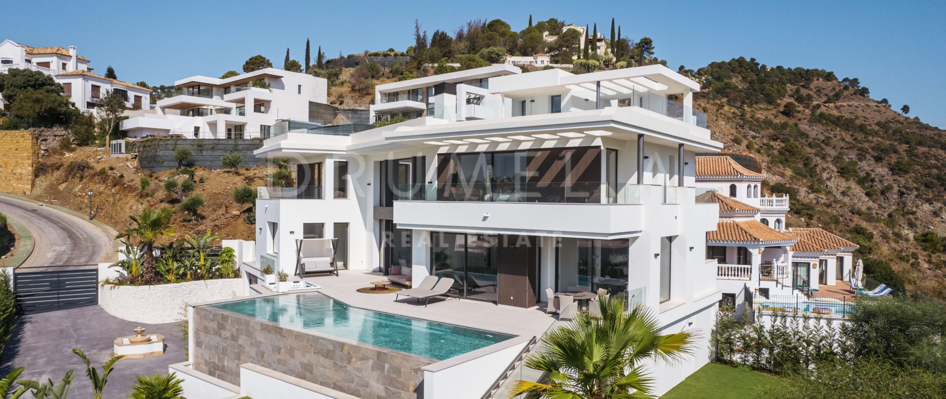 Lomas 10 - Moderna villa a estrenar en la prestigiosa Lomas de la Quinta, Marbella, con impresionantes vistas al mar y a la montaña