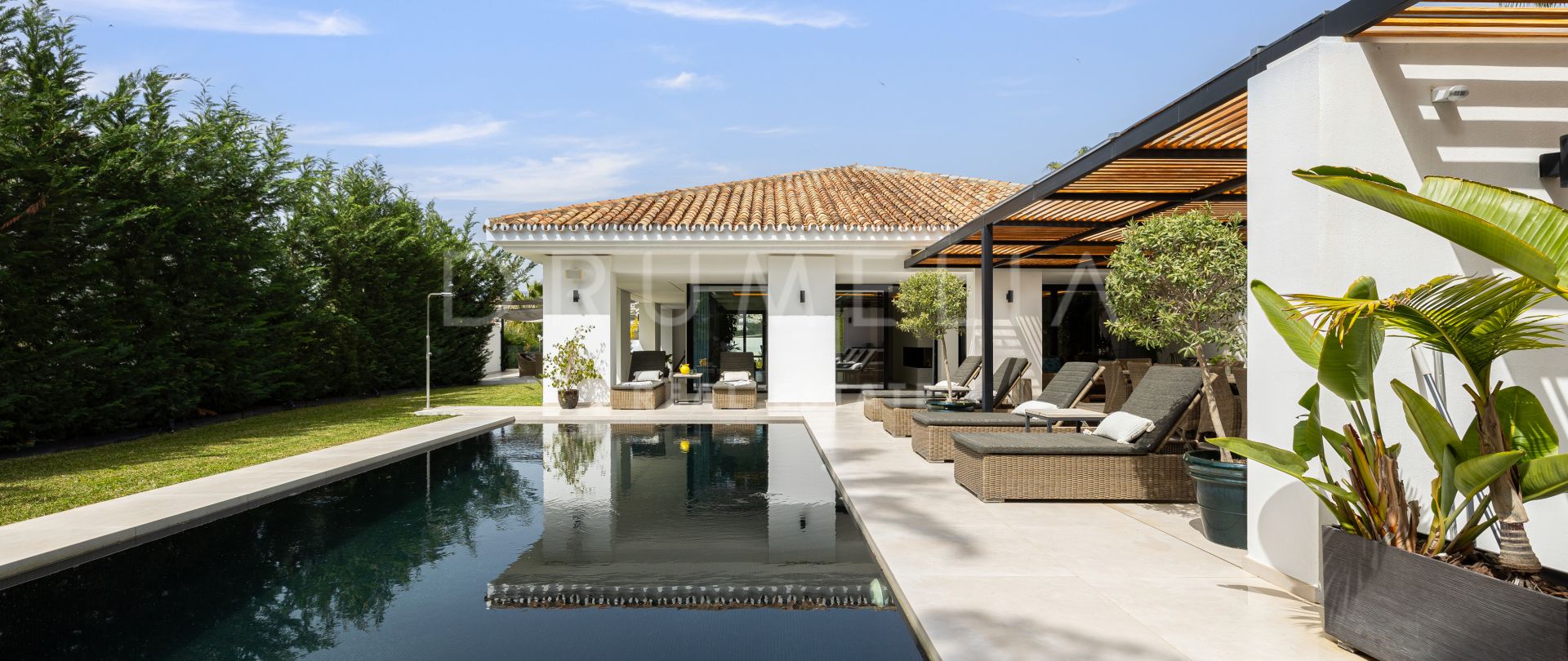 Elegancka willa z 5 sypialniami i prywatnym basenem w odległości spaceru od pola golfowego Los Naranjos - Nueva Andalucia, Marbella
