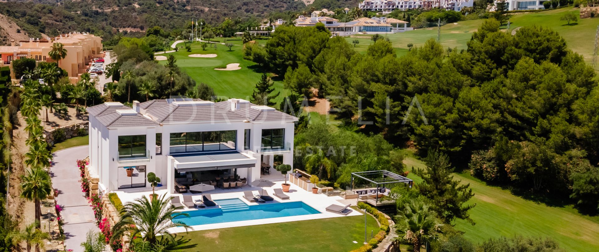 Moderne Villa mit Panoramablick zu verkaufen in Los Almendros Benahavís