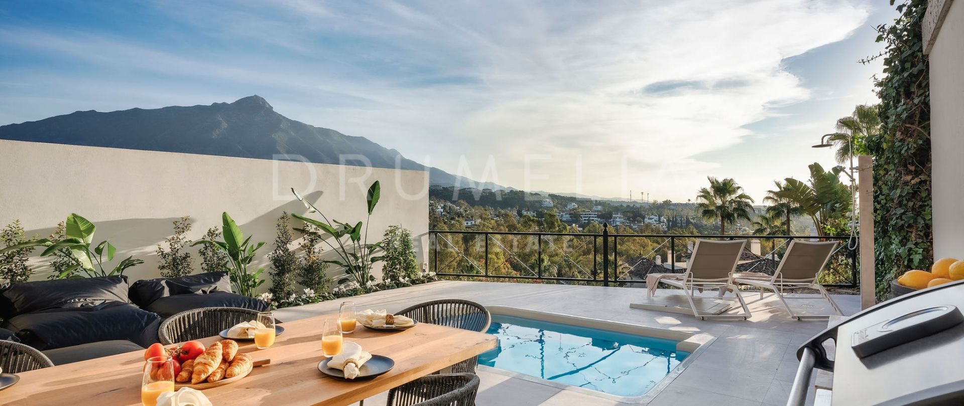 Luxurious Four-Bedroom Apartment in Los Belvederes, Nueva Andalucia