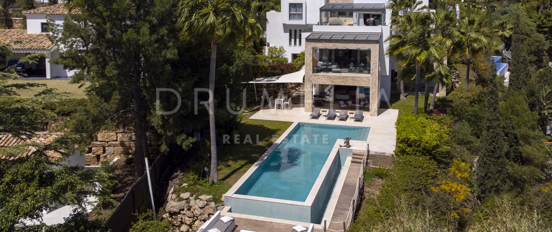 Villa moderne dans le prestigieux quartier d'El Paraiso avec vue imprenable sur la mer, Marbella