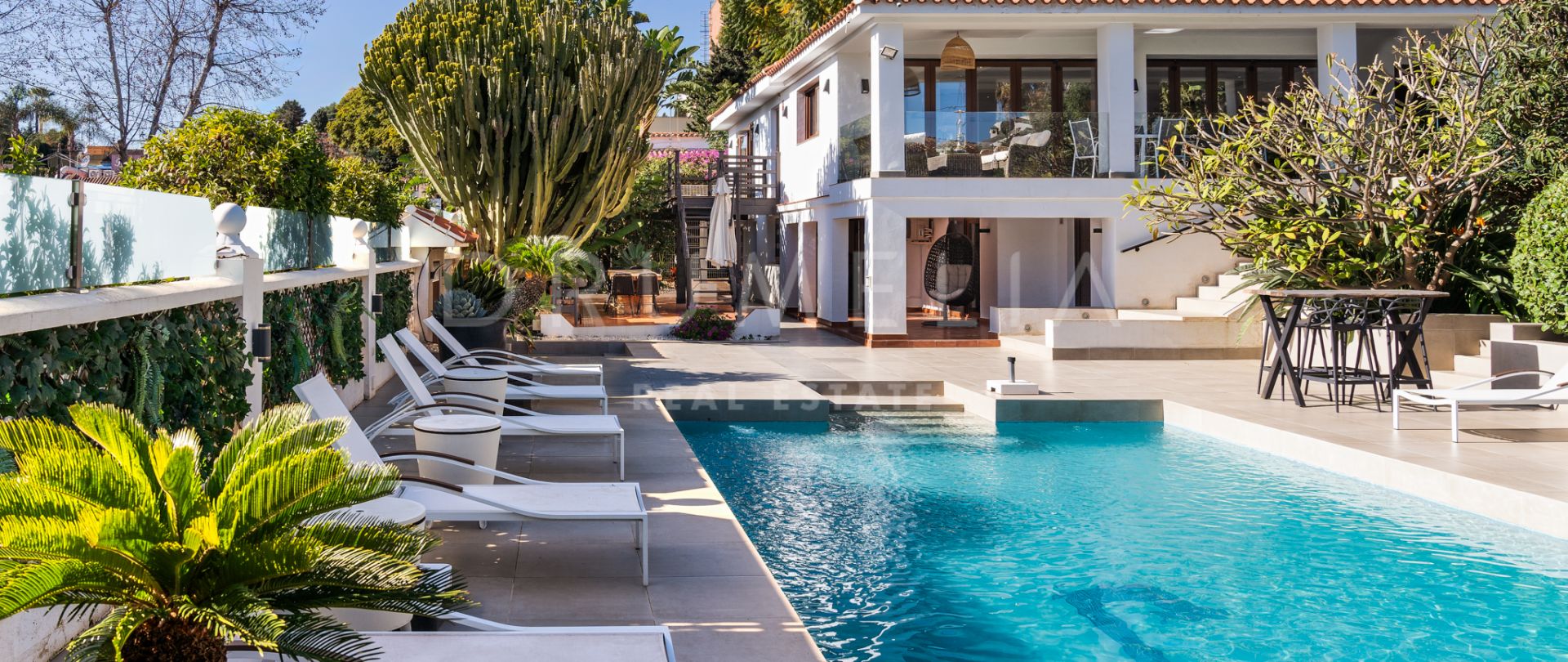 Charmante villa te koop in het prestigieuze Nueva Andalucia, Marbella