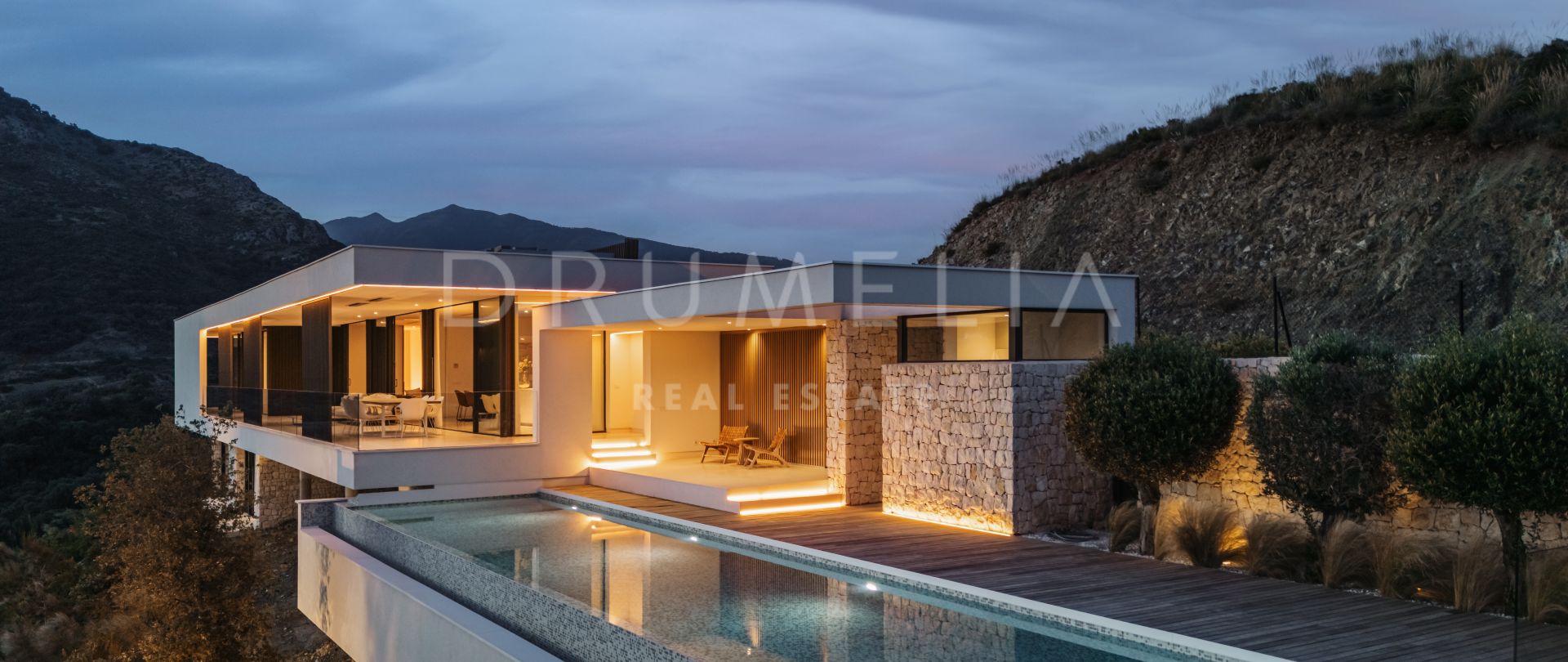 Eight O Three- Prachtige moderne luxe villa met panoramisch uitzicht in het luxe Marbella Club Golf Resort, Benahavis