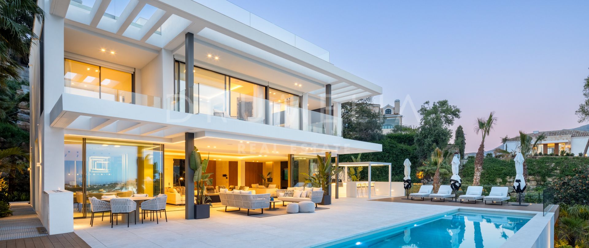 Fantastisk moderne villa med panoramautsikt over sjøen og 5 soverom i La Quinta - Benahavis