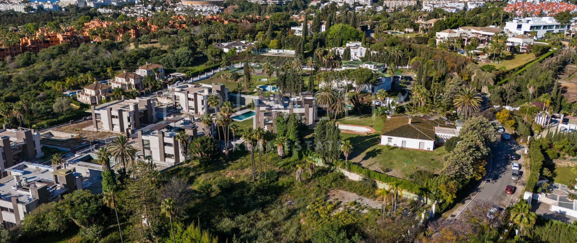 Eksepsjonell tomt i Atalaya de RIo Verde, gangavstand til Puerto Banus Marbella