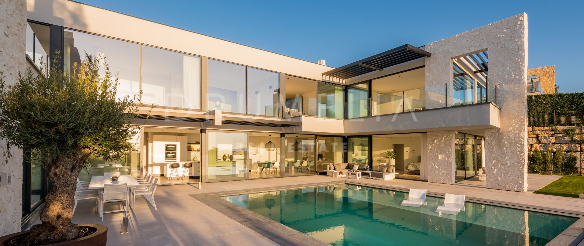 Luxurious 5-Bedroom Villa in Prestigious La Alqueria, Benahavis