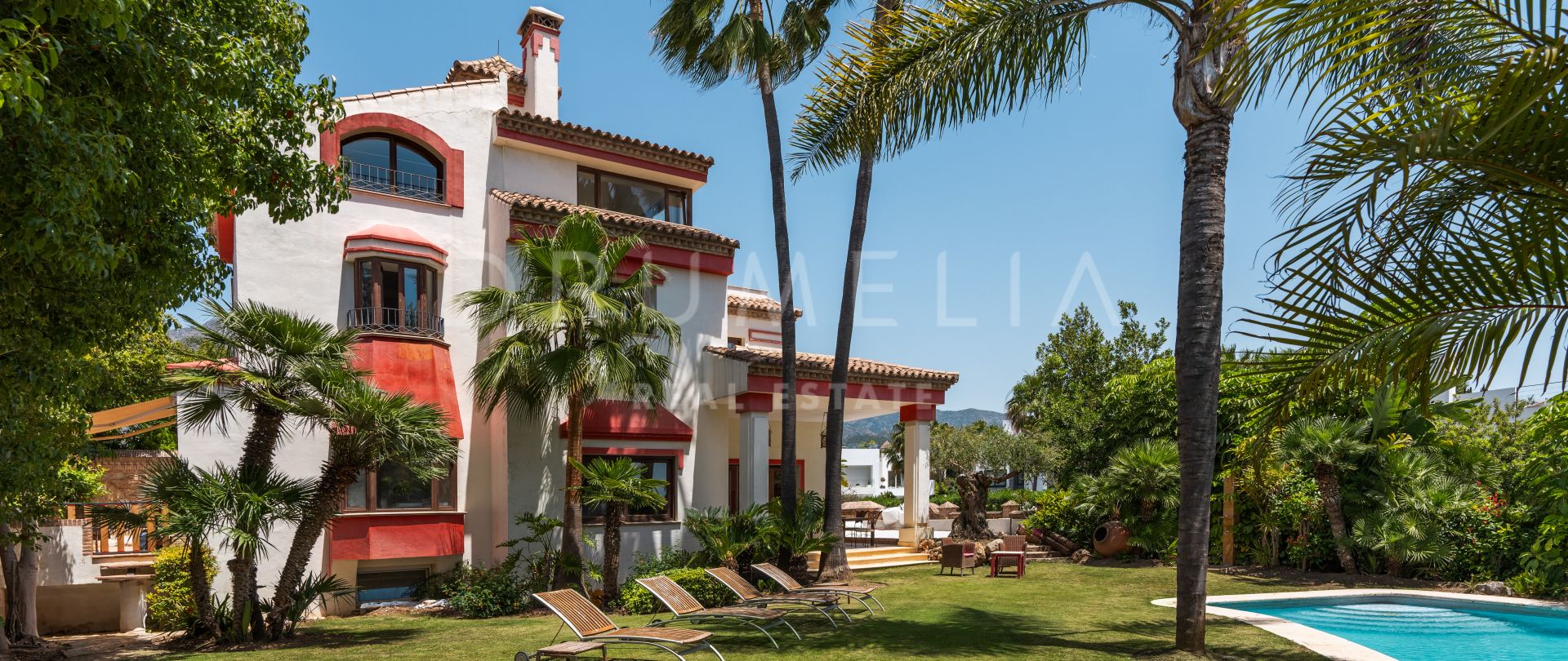 Casa Ana- Mediterranean Villa with Partial sea views in Altos de Puente Romano, Marbella Golden Mile