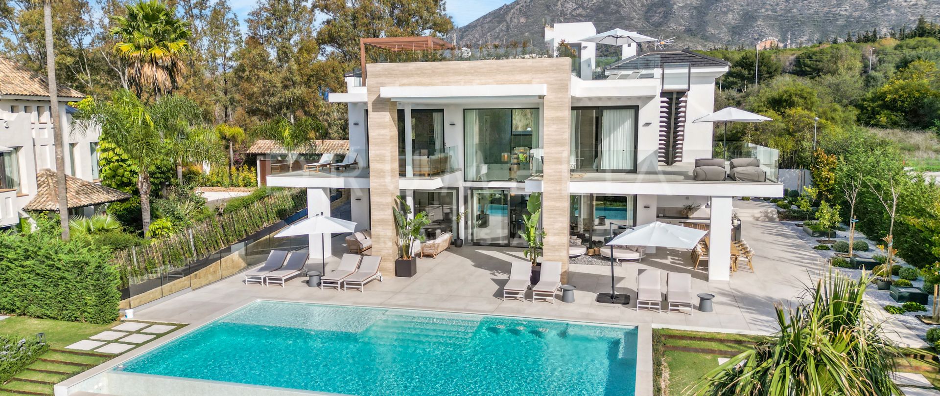 Luxe villa in prestigieuze omheinde gemeenschap aan de Golden Mile van Marbella