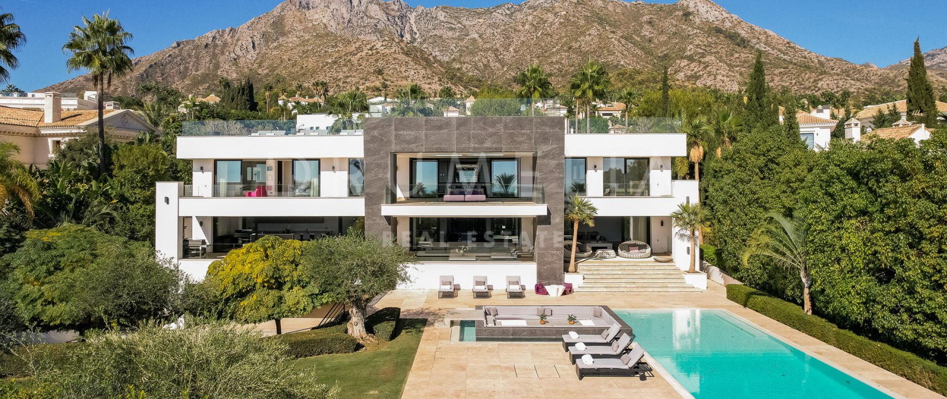 Villa Mozart - Villa con diseño innovador y estilo impecable.en venta en Sierra Blanca, Milla de Oro, Marbella