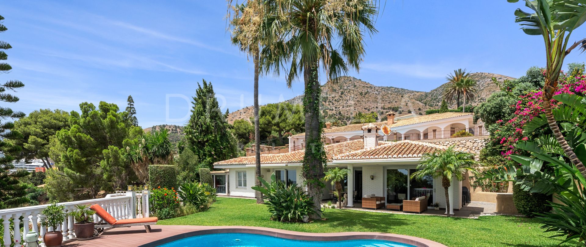 Preciosa Villa Ecológica con Vistas Panorámicas al Mar en Benalmádena