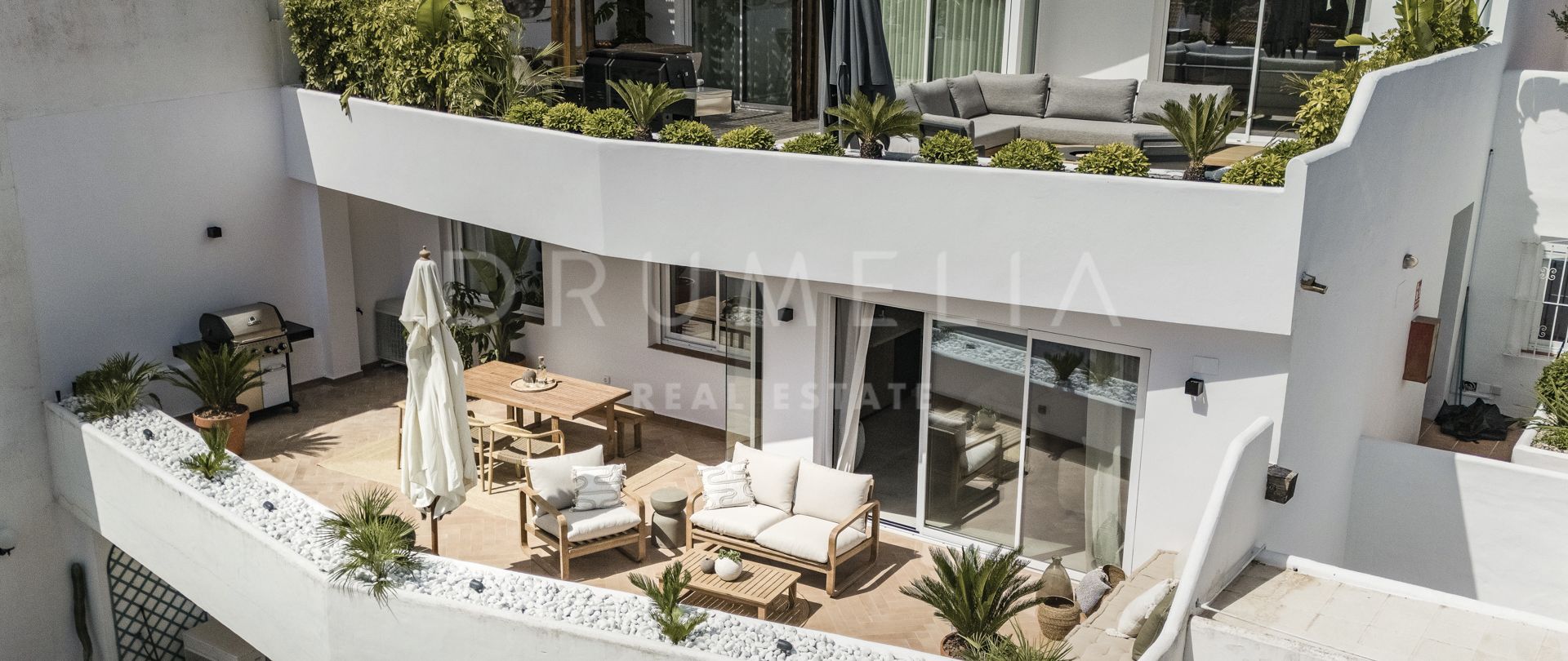 Impresionante apartamento contemporáneo de 3 dormitorios en venta en Nueva Andalucía, Marbella