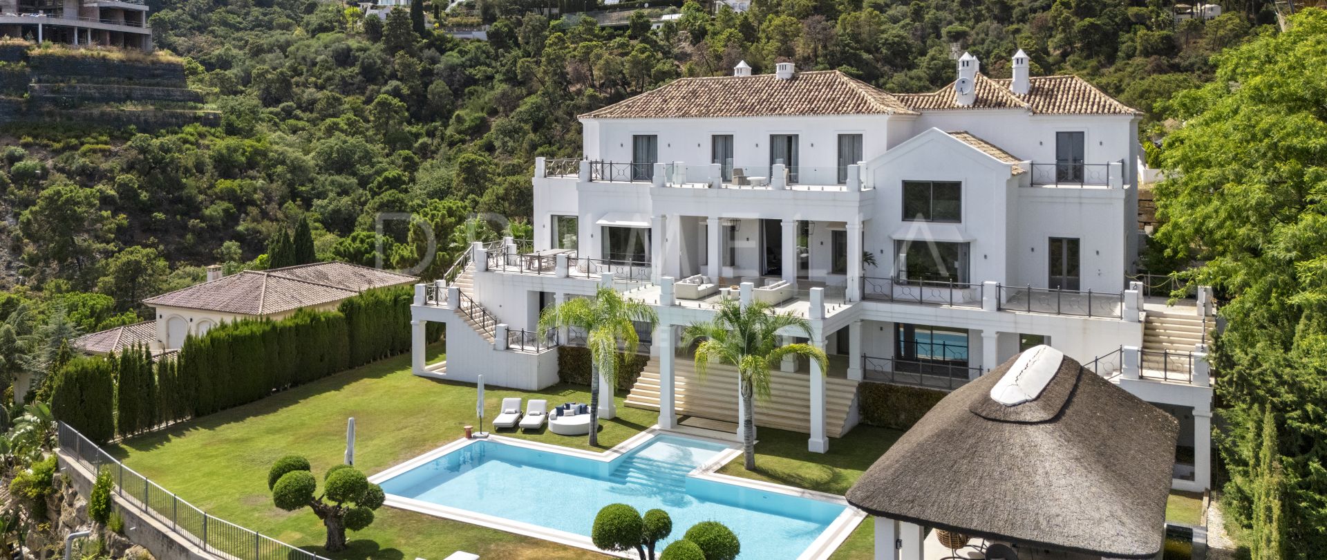 Magnífica mansión en el prestigioso El Madroñal con impresionantes vistas al mar, Marbella.