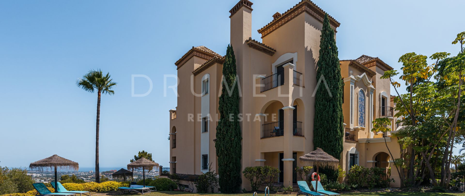 Buenavista - Expérience de vie inégalée au cœur de Benahavis : Penthouse de 3 chambres avec vue imprenable sur la mer Méditerranée