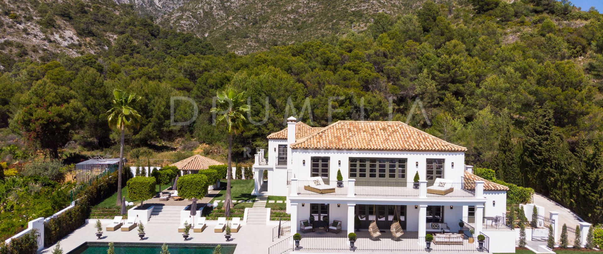 Luksuriøs villa med 6 soverom til salgs i Sierra Blanca, Marbella: En blanding av andalusisk sjarm og nordisk eleganse