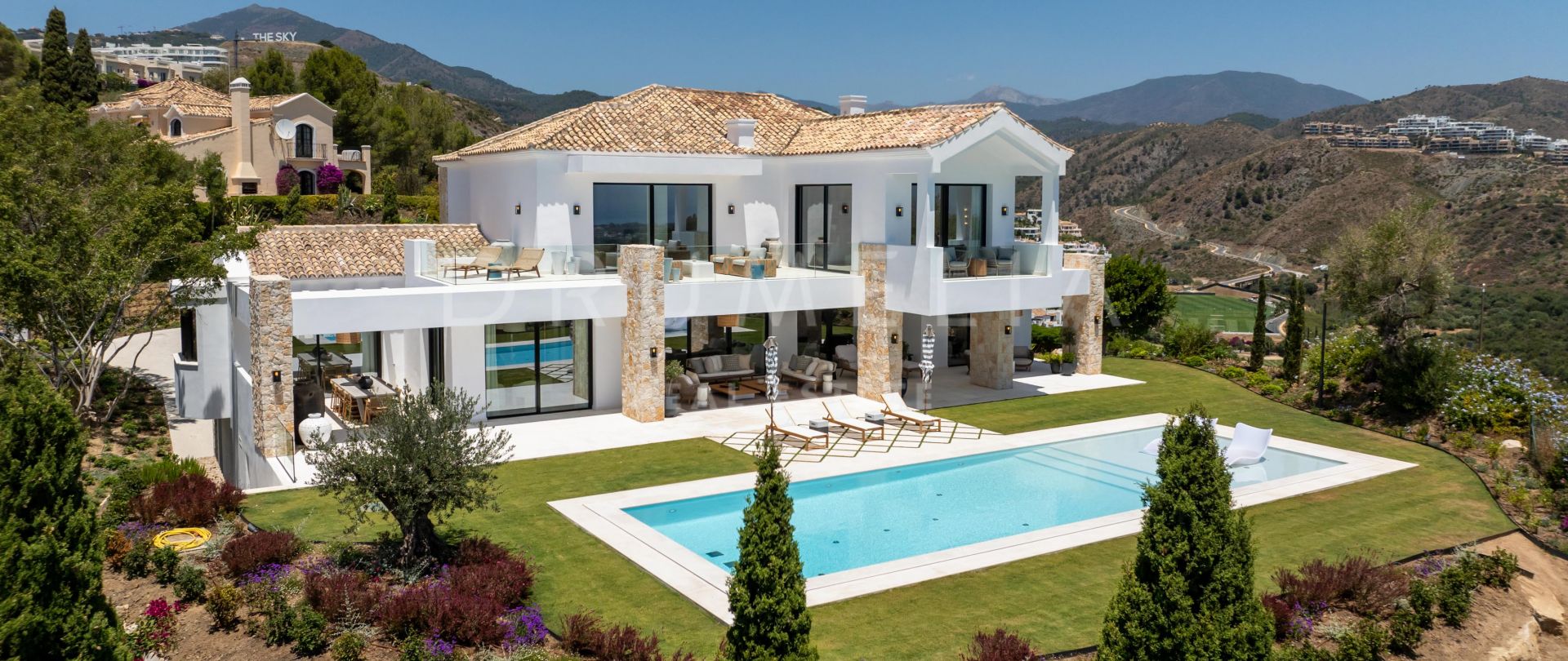 Unparalled Luxury: Brand-New 8-Bed Villa with Panoramic Sea Views in the Gated Community El Herrojo- Benahavis