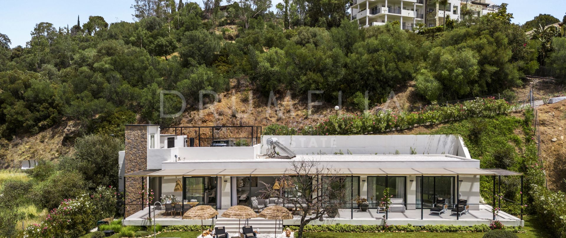 Storslått villa med utsikt over fjellene, privat basseng og enestående hage i Puerto Los Almendros-Benahavis