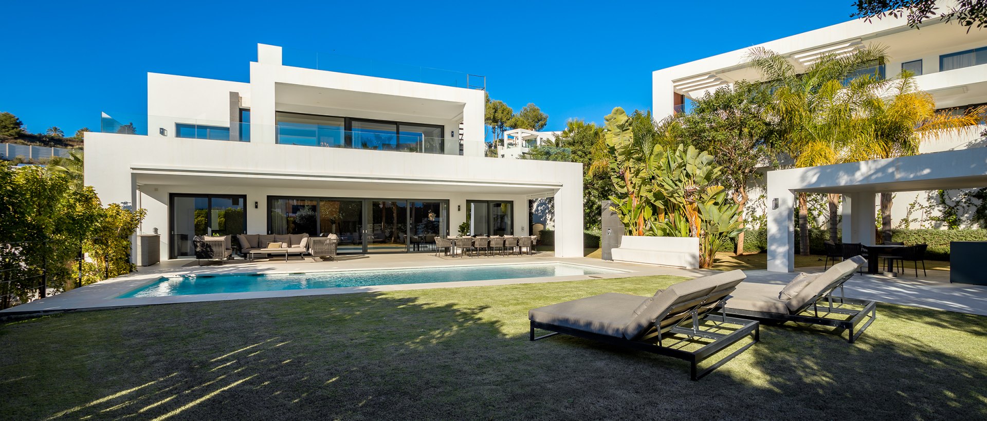 Villa zum Verkauf mit spektakulärem Bergblick in Los Olivos, Nueva Andalucía