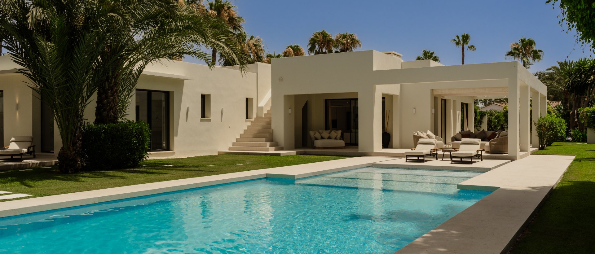 Villa Casa del Mar · Modern Luxury walking distance to the Beach in Marbesa, Marbella