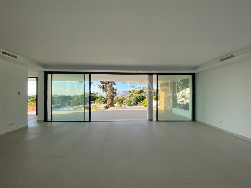Neue zeitgenössische Villa zum Verkauf in Elviria, Ost-Marbella, Costa