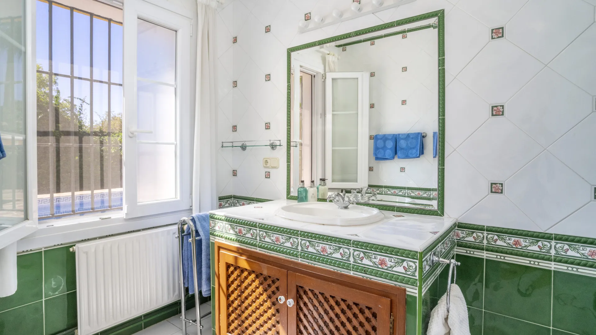 Villa en venta con 4 dormitorios en Guadalmina Alta