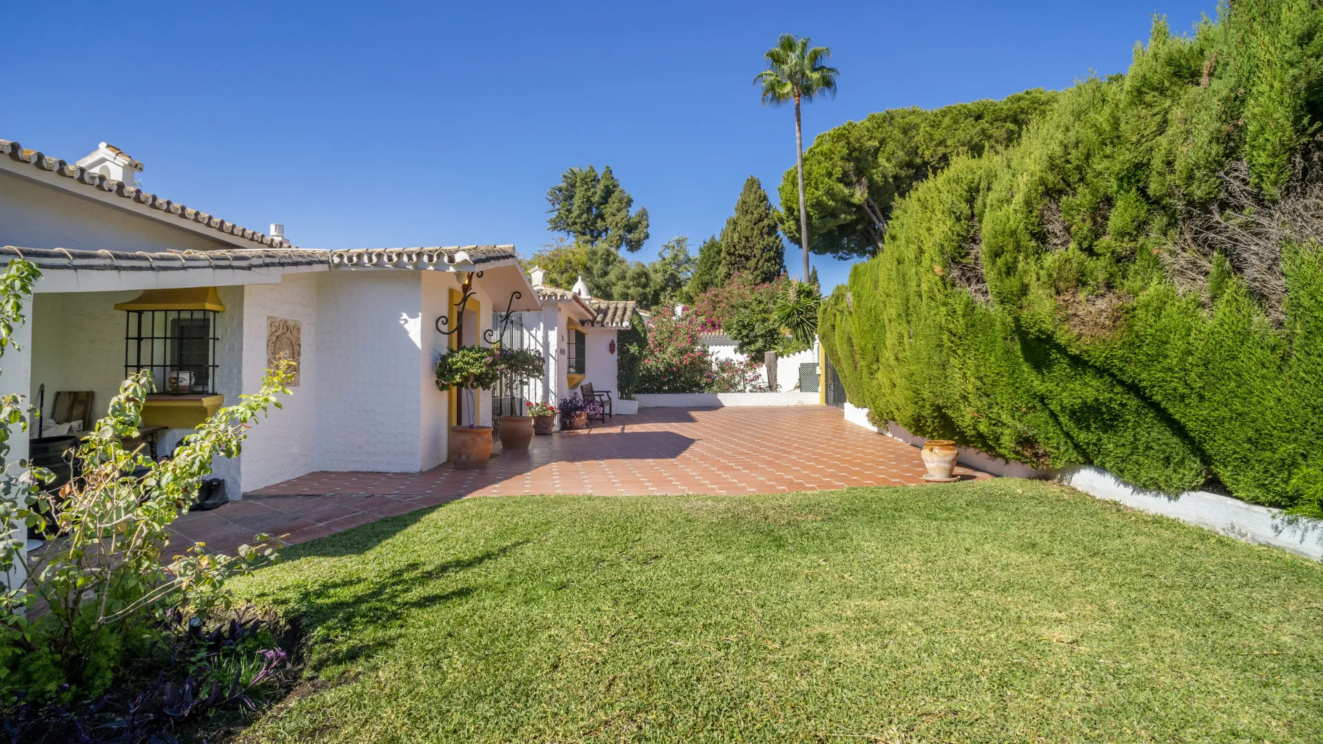 Villa en venta con 4 dormitorios en Guadalmina Alta