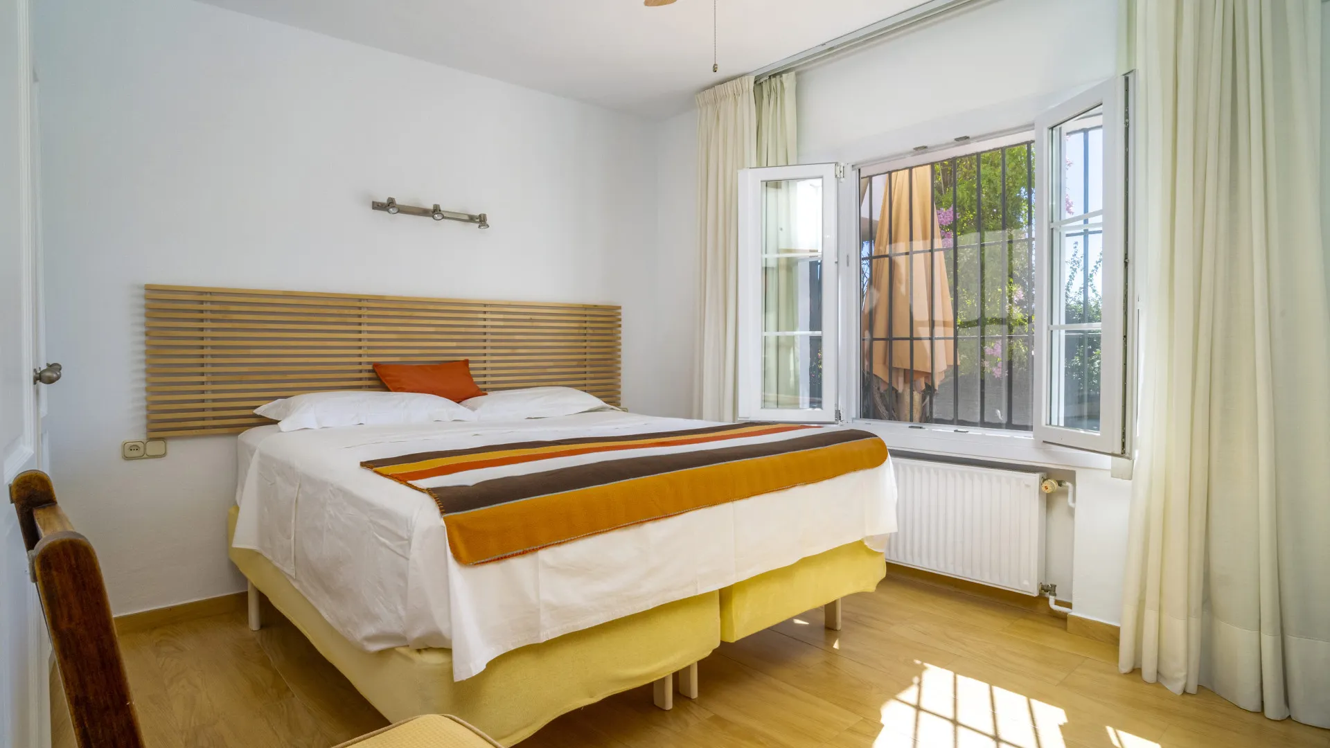 Villa en venta con 4 dormitorios en Guadalmina Alta