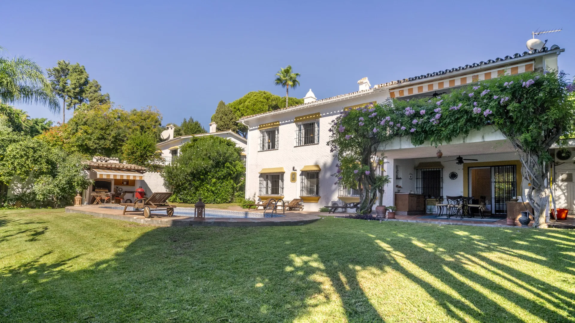 Villa en venta con 4 dormitorios en Guadalmina Alta