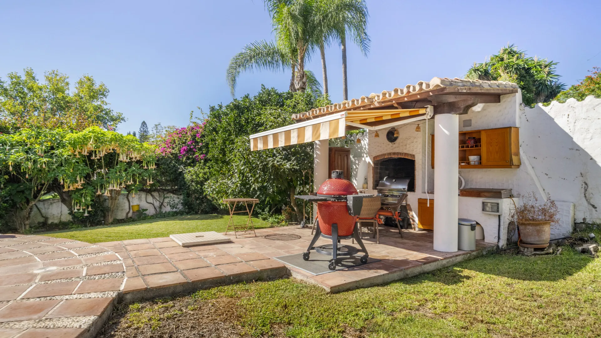 Villa en venta con 4 dormitorios en Guadalmina Alta