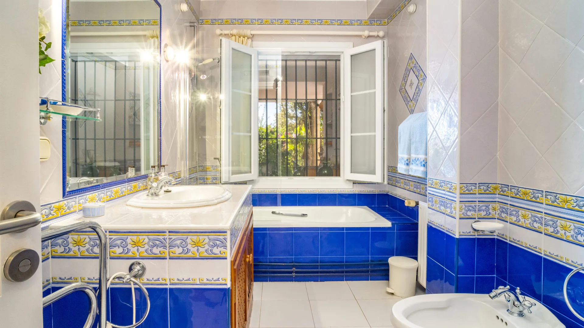 Villa en venta con 4 dormitorios en Guadalmina Alta