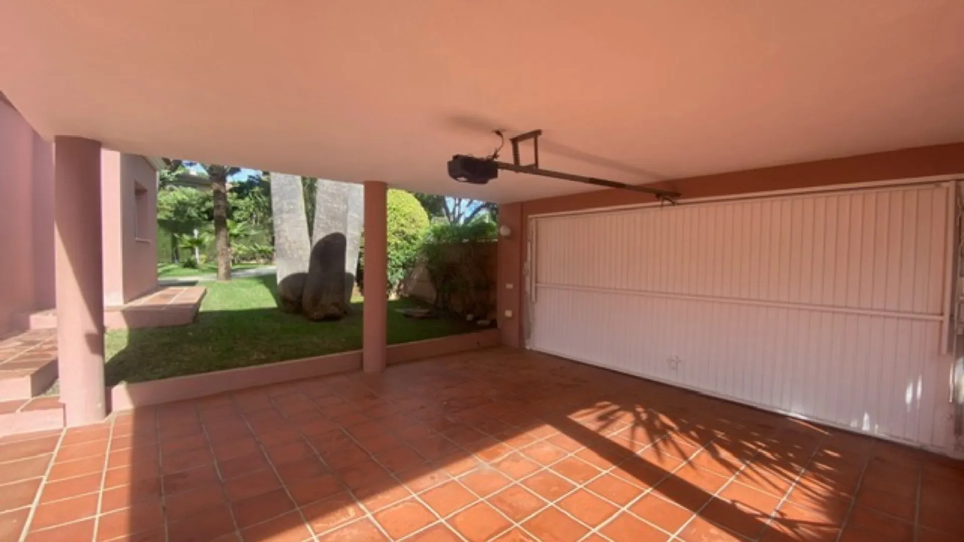 Comprar casa en Sitio de Calahonda con 6 dormitorios