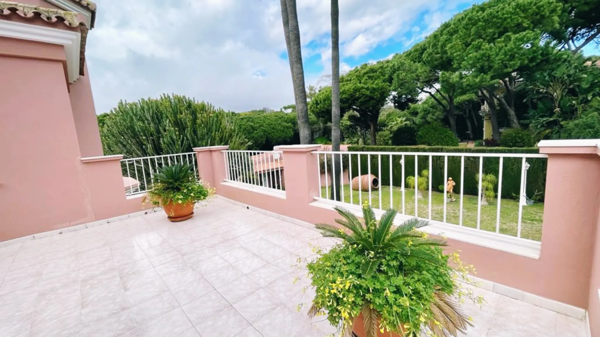 Comprar casa en Sitio de Calahonda con 6 dormitorios