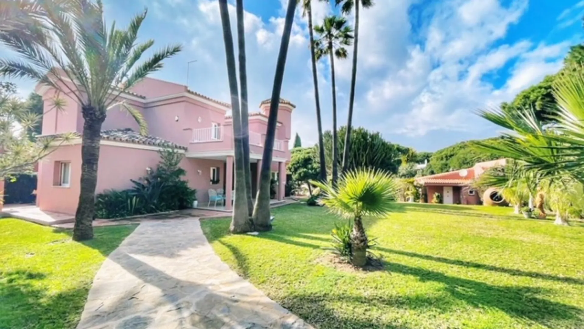 Comprar casa en Sitio de Calahonda con 6 dormitorios