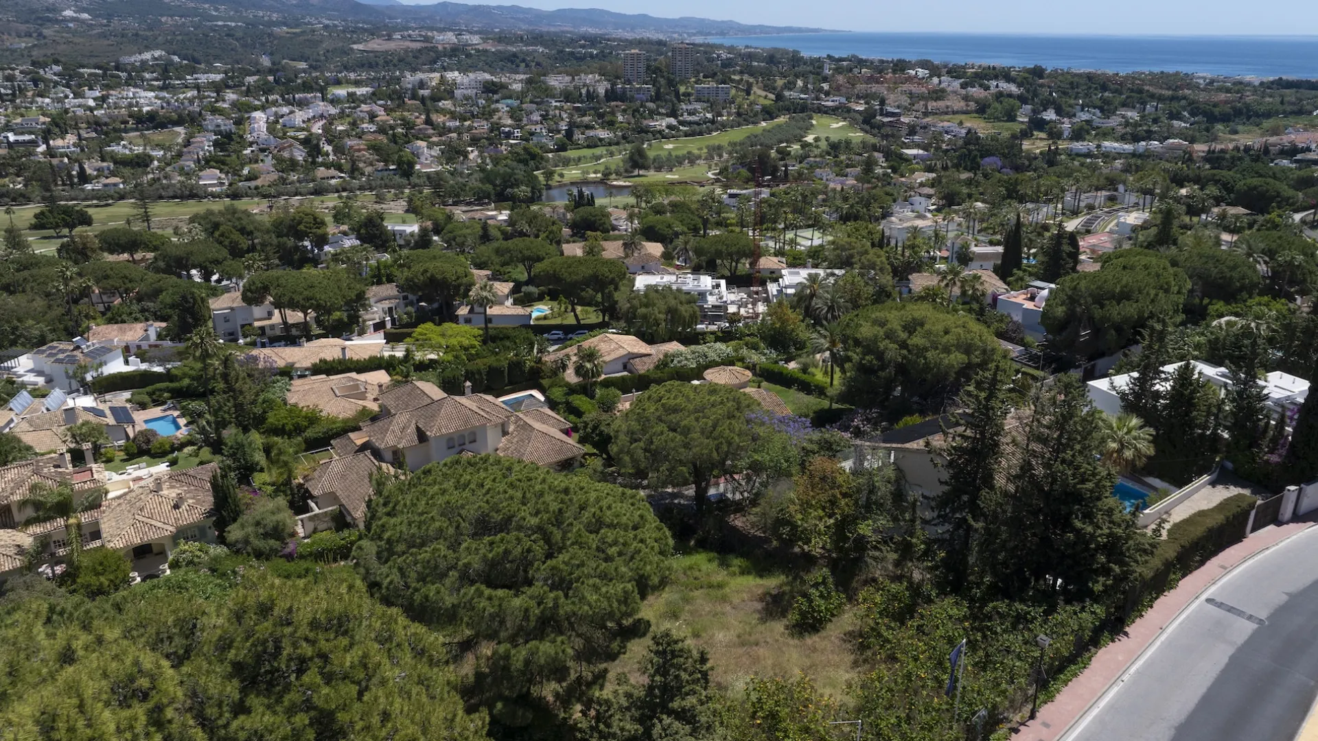 For sale plot in Nueva Andalucia