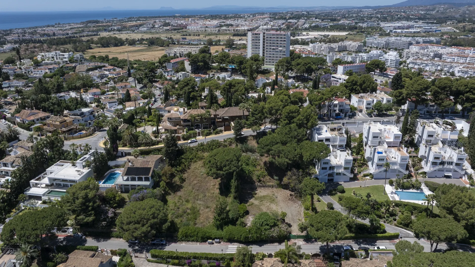 For sale plot in Nueva Andalucia